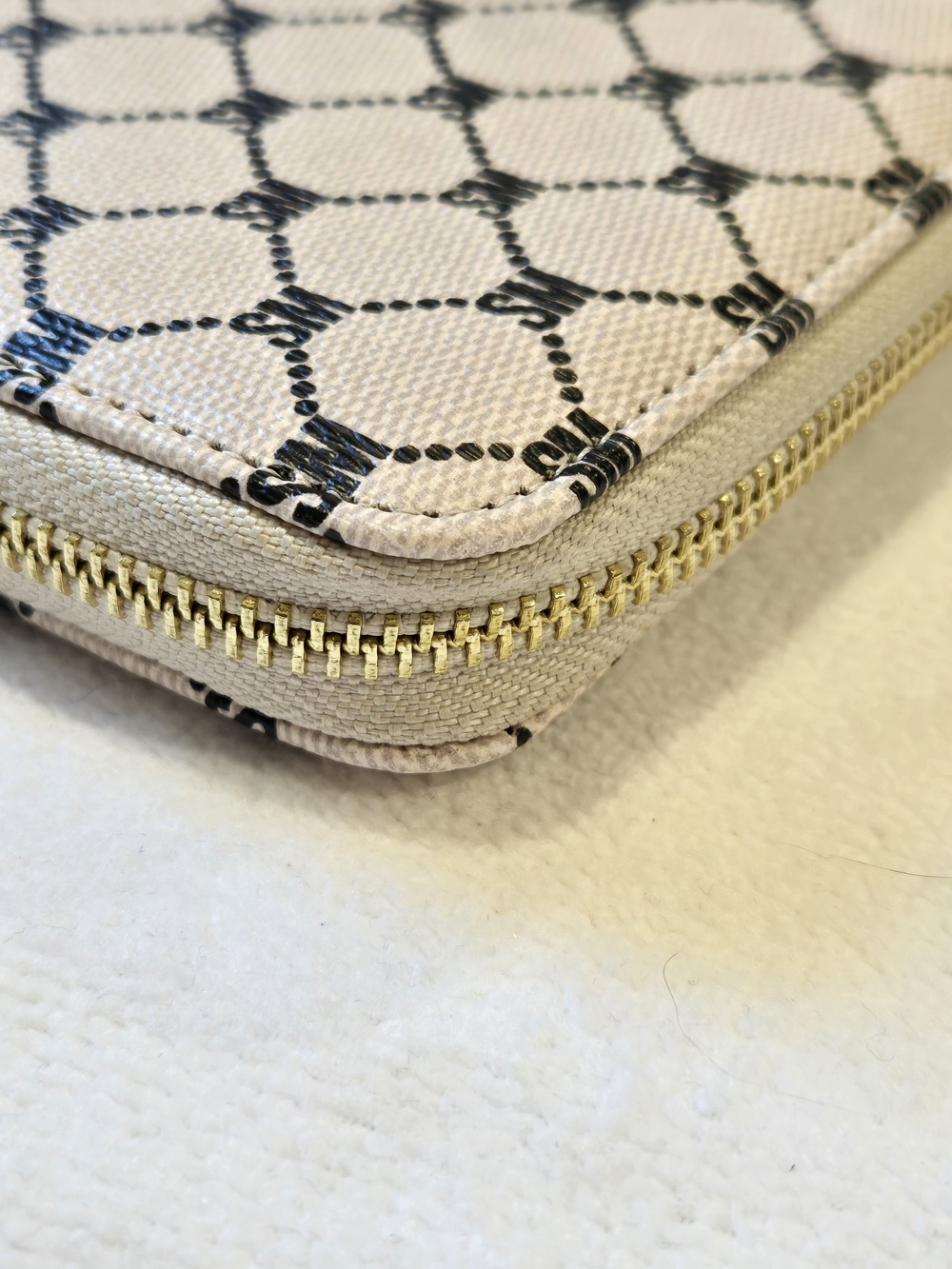 Steve Madden Beige & Black SM Monogram Zip Around Wallet/Wristlet - Picture 5 of 13